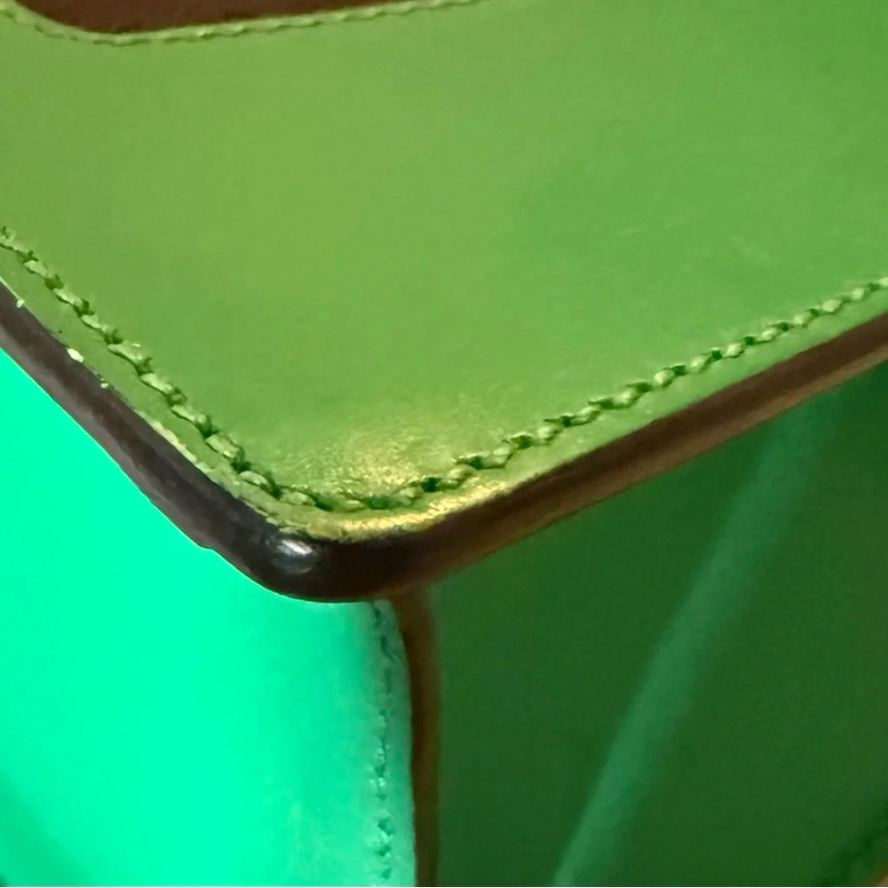 Gucci Sylvie Mini Bag with Gold Chain Accent - Picture 6 of 9